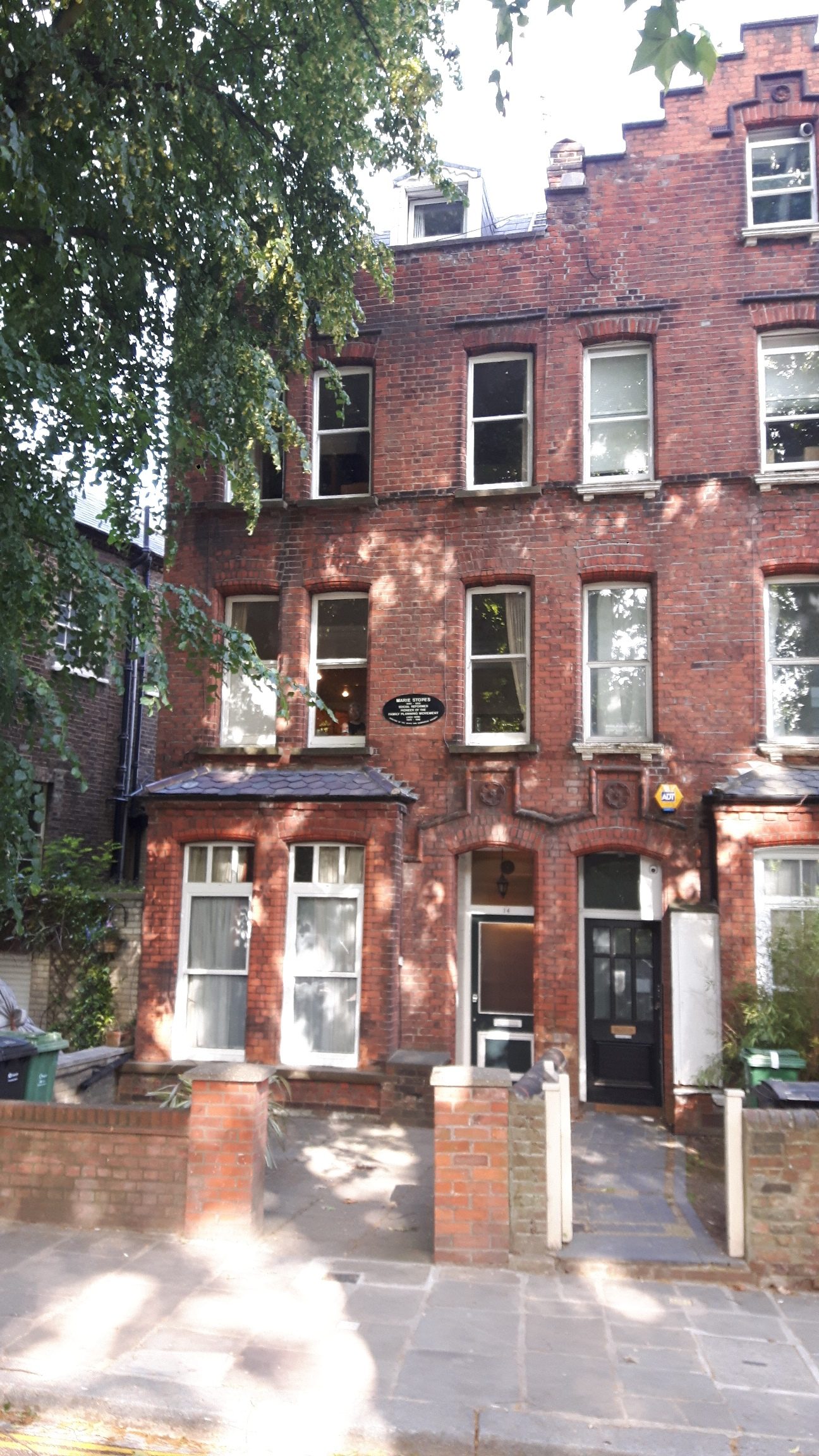 Marie Stopes' home, Hampstead, London - 02.jpg